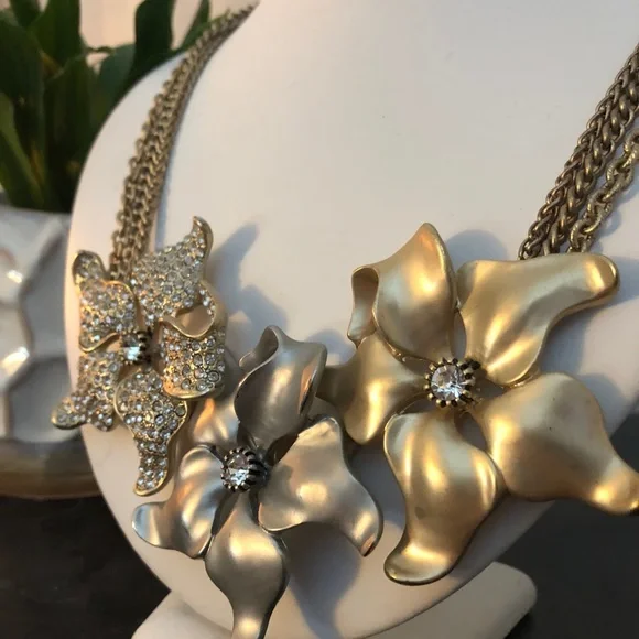 Mixed Metal Floral Statement Necklace - Picture 2 of 4
